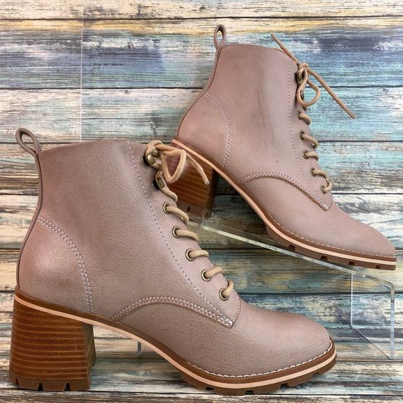 korks tea ankle bootie